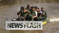 Dengan berperahu karet, Gubernur DKI Jakarta Basuki Tjahaja Purnama atau Ahok memulai peninjauan proyek normalisasi bantaran Kali Ciliwung dari Condet, Jakarta Timur. 