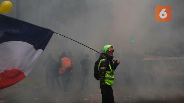 Demonstrasi terkait sistem pensiun di Prancis.