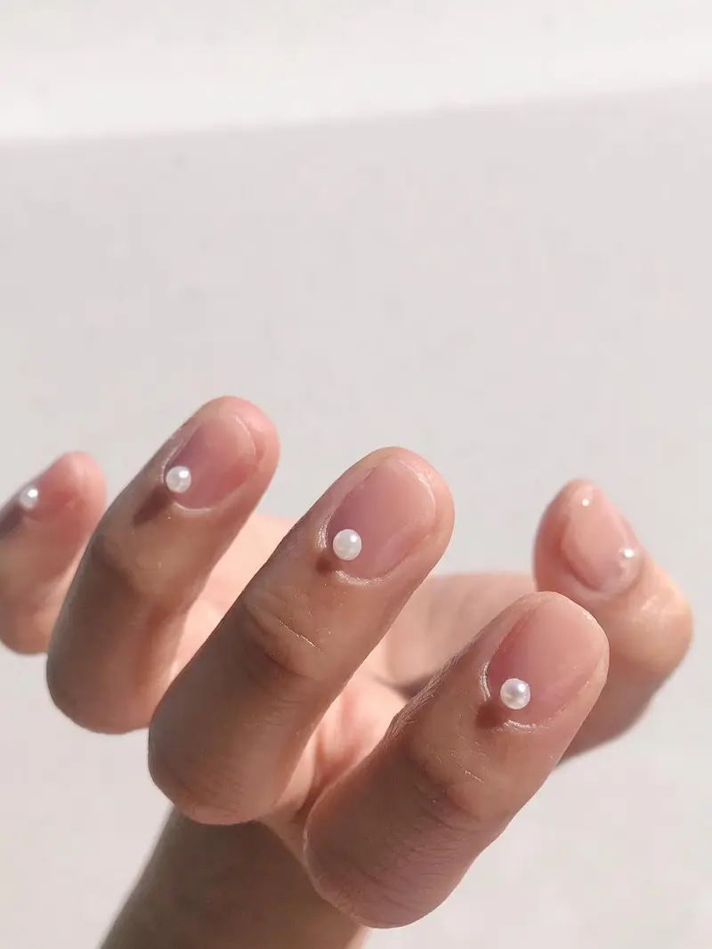 Percantik Kuku di Hari Valentine dengan Kreasi Nail Art Berikut