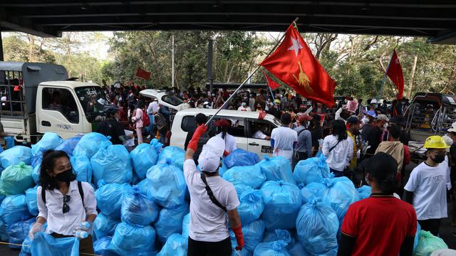 Bawa Traktor, Petani Myanmar Demo Kudeta Militer