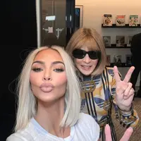 Selfie Kim Kardashian dengan Anna Wintour. Foto: Instagram.