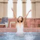Ice bath atau mandi es kini bukan lagi sekadar rutinitas atlet profesional. Perempuan aktif yang rutin berolahraga mulai melirik metode ini sebagai bagian dari gaya hidup sehat. (foto/dok: freepik/lifeforstock)