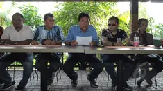 Sejumlah aktivis menduga Ahok menggunakan pengaruh jabatannya terhadap "Ahok Center" Jakarta, Rabu (18/3/2015). Perusahaan tidak mungkin bermitra dengan "Ahok Center" jika Ahok tidak menjadi wagub dan gubernur saat ini. (Liputan6.com/Andrian M Tunay)