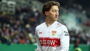 Gelandang Jerman Stuttgart #06, Angelo Stiller, difoto saat pertandingan perempat final Piala Jerman (DFB-Pokal) antara Holstein Kiel dan VfB Stuttgart di Kiel, Jerman utara pada 4 Februari 2026. (IBRAHIM OT/AFP)