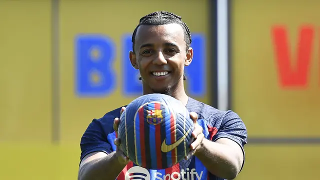 Jules Kounde Resmi Berlabuh ke Barcelona