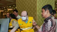 Wamenkes Dante Saksono Harbuwono mengecek kesiapan skrining Mpox atau penyakit cacar monyet di Bandara I Gusti Ngurah Rai, Bali jelang Indonesia-Afrika Forum pada 1-3 September. (Foto: Kemenkes RI)