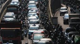 Lulus uji emisi nantinya akan menjadi salah satu syarat memperpanjang Surat Tanda Nomor Kendaraan (STNK). (merdeka.com/Imam Buhori)