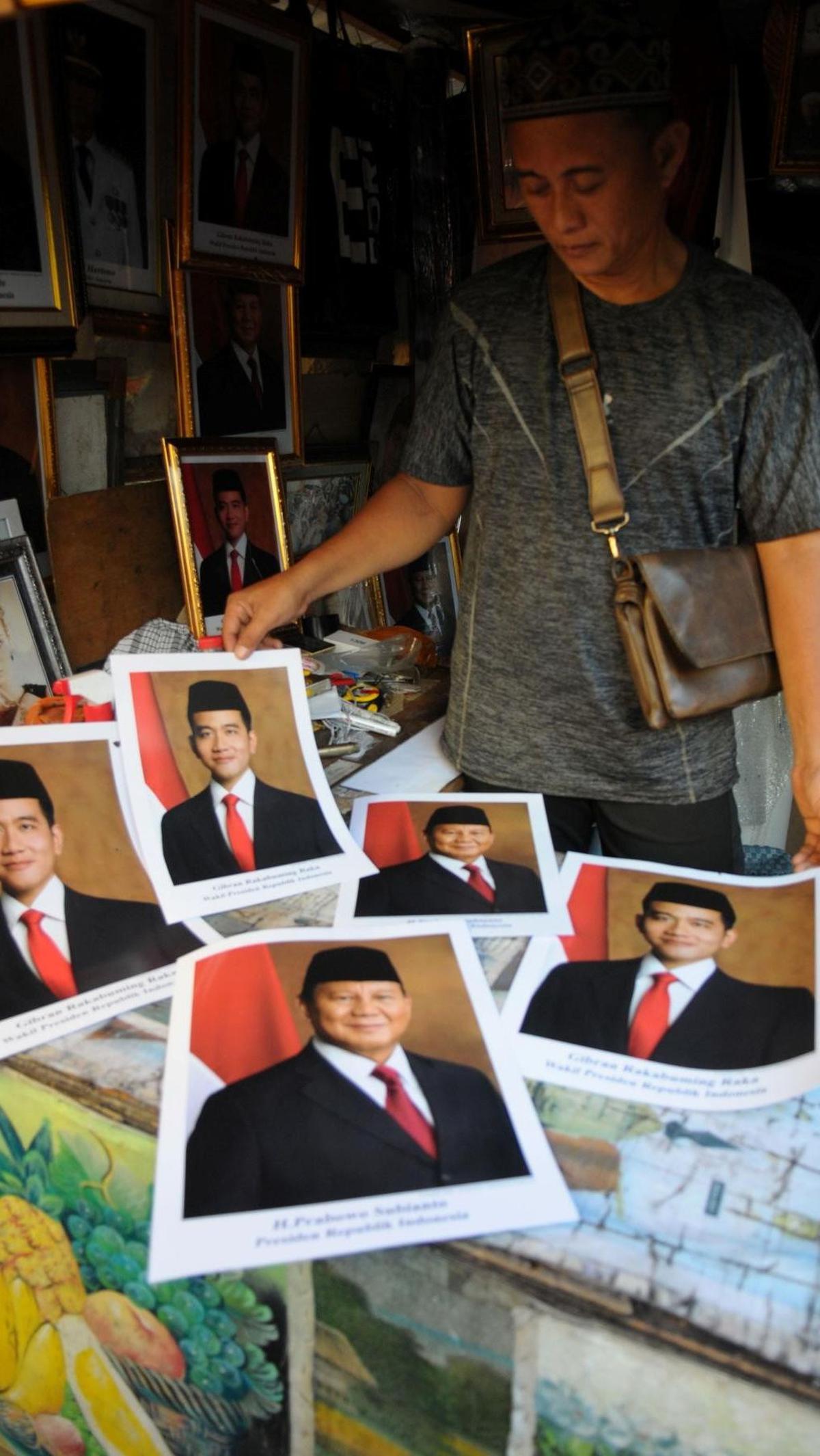 Selain dapat mendatangi langsung ke tokonya di Pasar Baru, penjual juga melayani pesanan melalui aplikasi market place. Foto: merdeka.com / Imam Buhori<br>