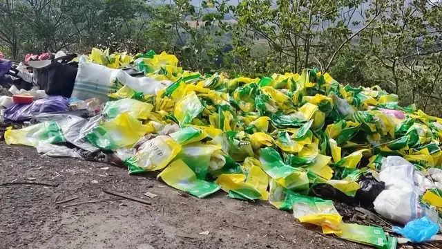 Karung Bekas SPHP Berserakan di Kota Parepare, Sulawesi Selatan