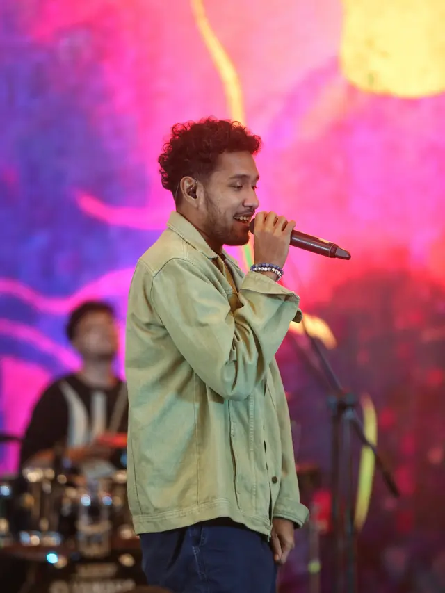Teddy Adhitya Sentuh Hati Lewat Lagu Penuh Makna di FIMELA Day 2024 Hari Kedua