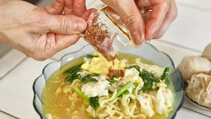 Editor Says: Mengapa Mie Instan Buatan Warkop Lebih Enak?