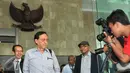 Mantan Direktur Penyidikan Kejaksaan Agung Chaerul Imam (kedua kiri) usai berdiskusi di Gedung KPK, Jakarta, Kamis (15/10/2015). Diskusi tersebut membahas rencana revisi UU KPK oleh DPR. (Liputan6.com/Helmi Afandi)
