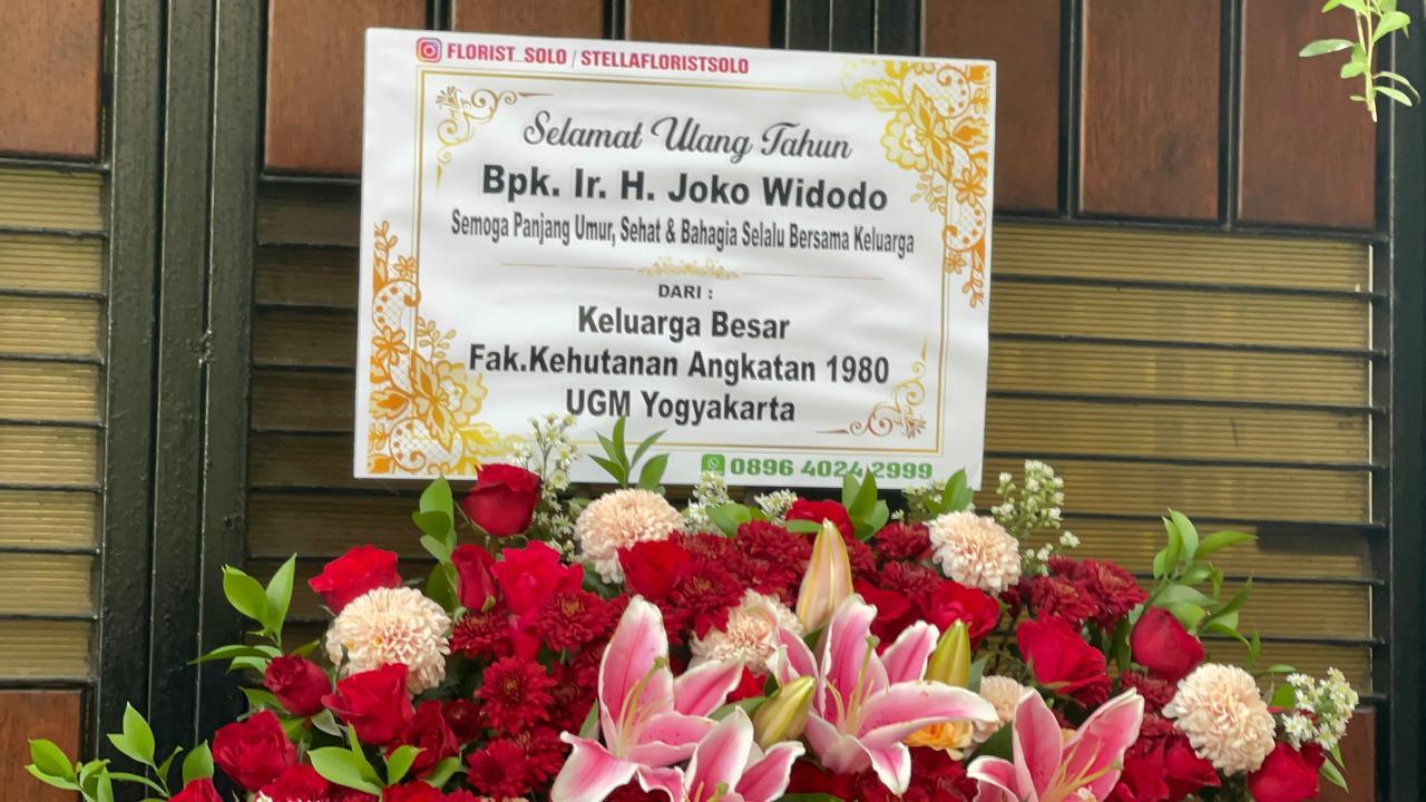 Ultah ke-65, Jokowi Dapat Karangan Bunga dari Keluarga Besar Fakultas Kehutanan UGM dan Sejumlah Menteri