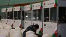 Kotak penerjemah bahasa telah dipersiapkan jelang pembukaan Asian-African Summit dalam rangka peringatan ke-60 Konferensi Asia Afrika di Jakarta Convention Centre, Jakarta, Selasa (21/4/2015). (Liputan6.com/Herman Zakharia)