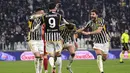 Juventus terus mengganggu Inter Milan sebagai pemuncak klasemen sementara Serie A Liga Italia 2023/2024 di akhir tahun 2023. Berkat kemenangan tipis 1-0 atas AS Roma pada pekan ke-18 di Allianz Stadium, Turin, Sabtu (30/12/2023) malam waktu setempat atau Minggu (31/12/2023) dini hari WIB, Juventus tetap menjaga jarak di posisi kedua dengan mengemas 43 poin, hanya berselisih dua poin saja dari Inter Milan. Satu-satunya gol kemenangan Juventus atas AS Roma dicetak oleh Adrien Rabiot hanya dua menit setelah babak kedua dimulai. (LaPresse via AP Photo/Marco Alpozzi)