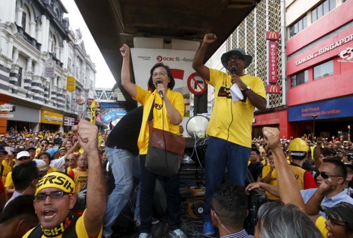 Ribuan warga Malaysia turun ke jalan tuntut Najib Razak mundur