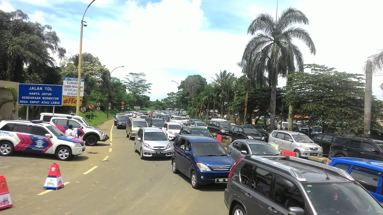 Terjadi Antrean di Pintu Tol Ciawi