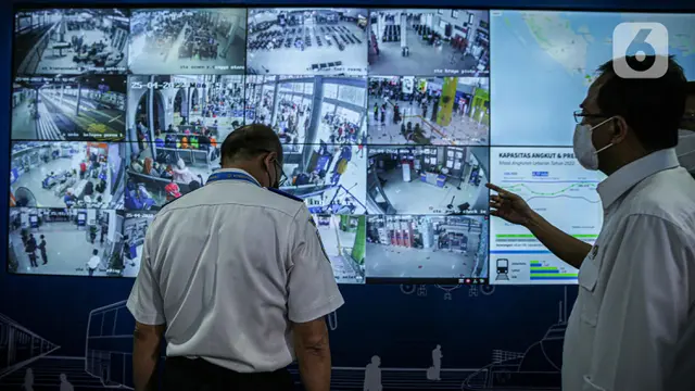 Menhub Budi Karya Sumadi Tinjau Command Center Mudik 2022