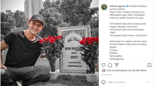 Indra Bruggman ziarah ke makam ibunya