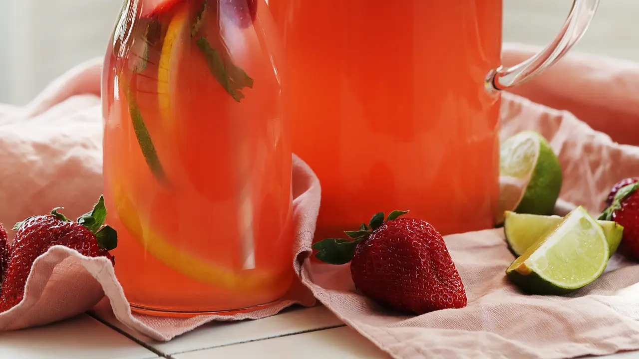 infused water stroberi