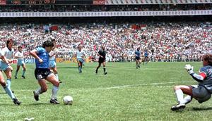 Gol Diego Maradona ke gawang Inggris (c) FIFA