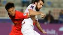 <p>China sempat melesakkan bola ke gawang Tajikistan pada menit ke-80. (KARIM JAAFAR/AFP)</p>