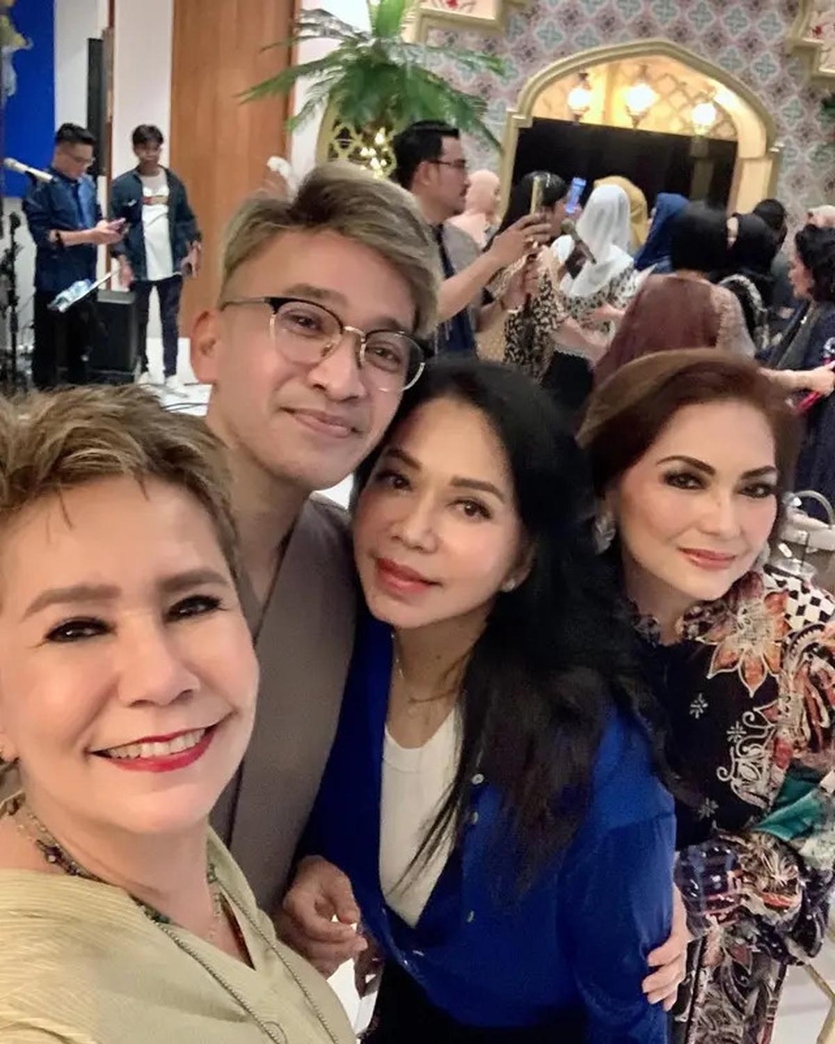 6 Potret Desy Ratnasari Halalbihalal Bareng Artis Lawas, Ruben Onsu Ikut Hadir