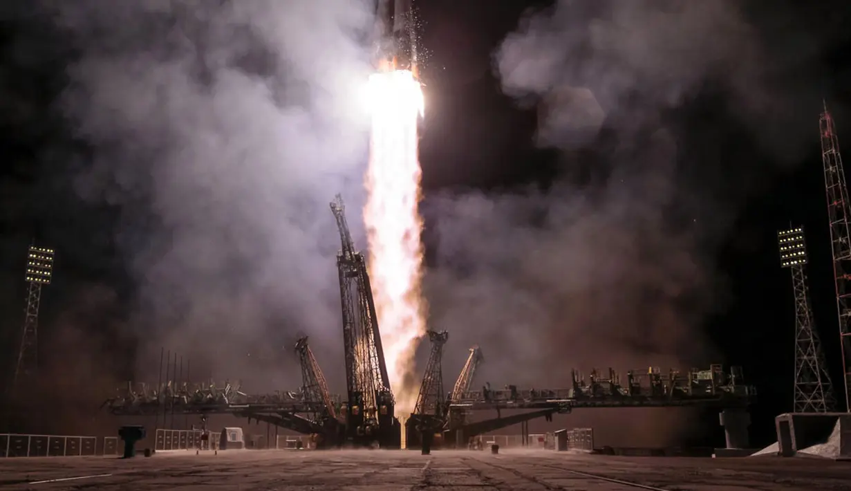 Pesawat ruang angkasa Soyuz TMA-14M lepas landas dari Baikonur Cosmodrome, Kazakhstan, (26/9/2014). (REUTERS/Shamil Zhumatov)