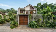 10 Model Gerbang Rumah Desa Modern yang Dipadukan Dengan Pagar Roster, Kombinasi Fasad Estetis