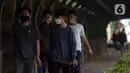 Pengunjung liburan Tahun Baru di Pantai Ancol, Jakarta, Sabtu (1/1/2022). Memasuki libur akhir pekan awal Tahun Baru 2022, kawasan Taman Impian Jaya Ancol hanya buka dari jam 06.00-14.00 WIB, hal ini untuk mencegah penyebaran COVID-19 varian Omicron. (merdeka.com/Imam Buhori)