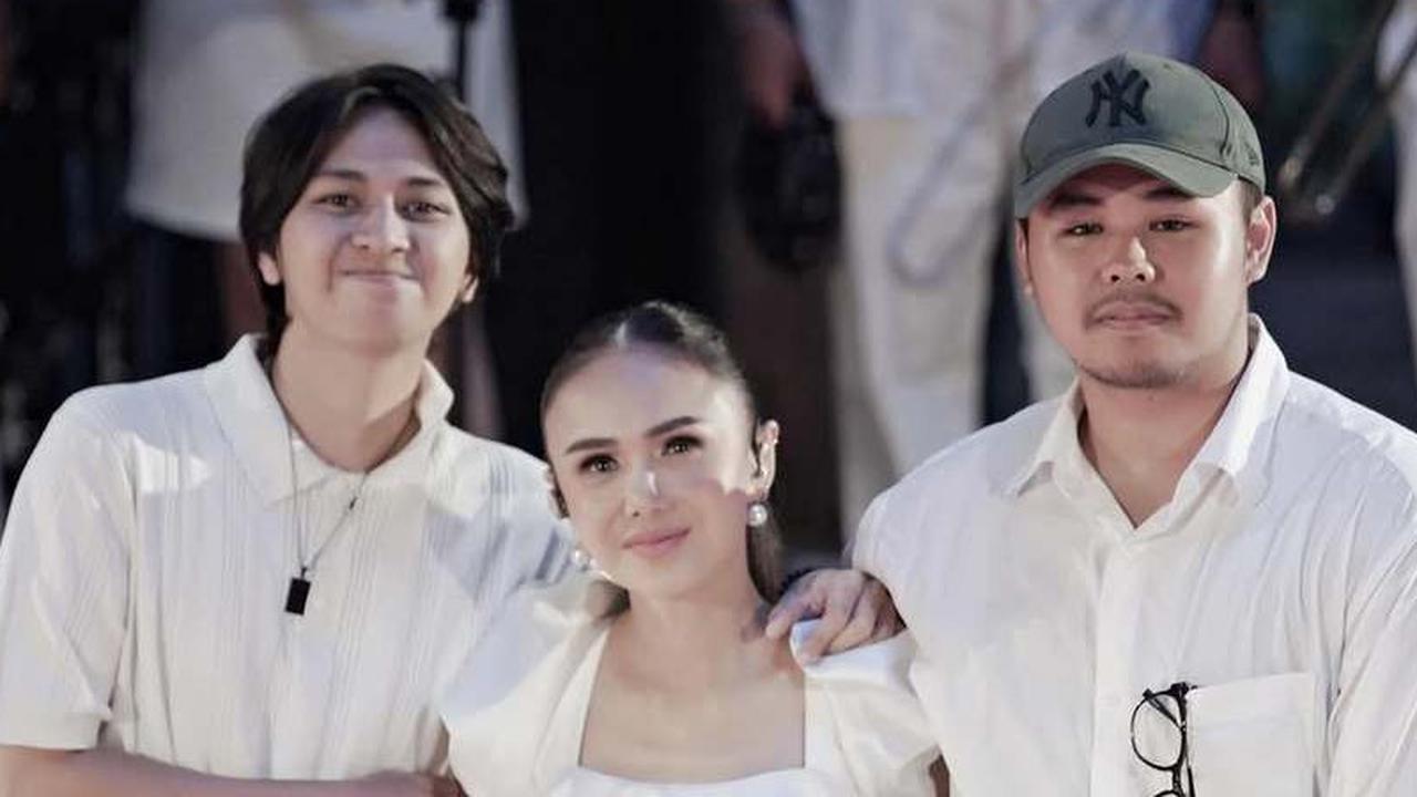 7 Potret Momen Yuni Shara Dapat Kejutan Ulang Tahun ke-53 dari Cavin dan Cello, Cantik Awet Muda dalam Balutan Gaun Putih