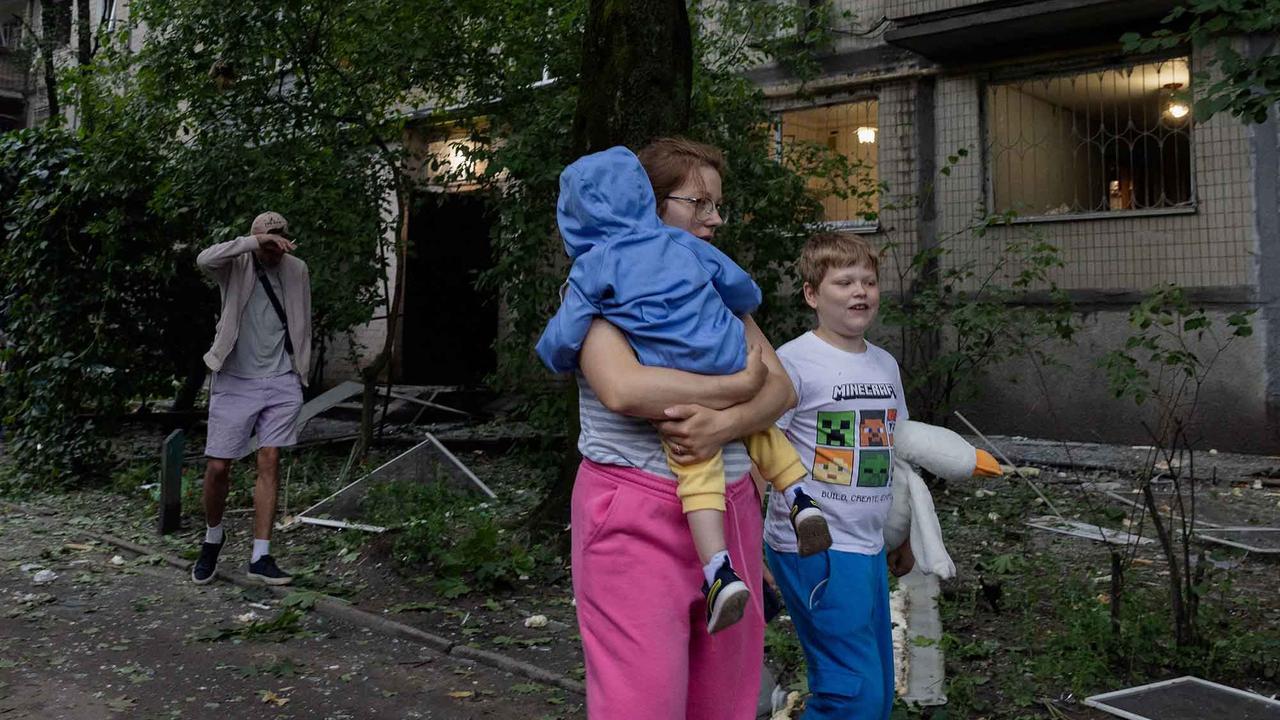 FOTO: Kyiv Diguncang Serangan Udara Masif Rusia: Enam Tewas dan Puluhan Warga Terluka