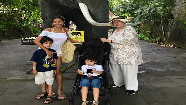 Kebahagiaan Shanty Paredes bersama anak dan mendiang ibundanya. (Instagram @shantyparedes)