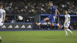 Gol tunggal kemenangan Italia datang dari aksi Davide Frattesi di menit ke-38. (Massimo Paolone/LaPresse via AP)