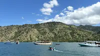 Pemandangan dari dermaga&nbsp;Loh Buaya, Pulau Komodo, Taman Nasional Komodo (TNK) di lepas pantai Labuan Bajo, Nusa Tenggara Timur (NTT). (Liputan6.com/Asnida Riani)