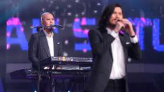 Tepat satu bulan menjelang dimulainya perhelatan akbar Piala Dunia U-17 2023 di Indonesia, Elang Mahkota Teknologi (Emtek) Group selaku official broadcsater melalui Indosiar melakukan promosi dengan menggelar konser musik bertajuk "Konser Histeria Pesta Bola Dunia 2023". Rangkaian konser telah diawali pada Selasa (10/10/2023) malam di Studio 5 Emtek City, Jakarta Barat, yang disiarkan langsung melalui Indosiardan SCTV. Musisi papan atas yang memeriahkan konser Historia Pesta Bola Dunia 2023 tadi malam meliputi Dewa 19 Ft. Virzha, Lesti Kejora, Antonio Blanco Jr, Randy Pangalila, Rey Bong, Bara Valentino, Dinda Kirana, hingga Aqeela Calista. Termasuk pada partai pembuka dan final Piala Dunia U-17 2023, akan ada total 4 konser dalam rangkaian "Konser Histeria Pesta Bola Dunia 2023". (Bola.com/Bagaskara Lazuardi)