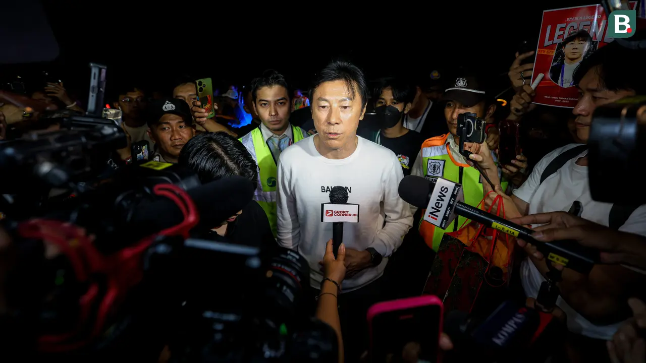 Foto: Pulang ke Korea Selatan, Shin Tae-yong Dilepas dengan Meriah oleh Masyarakat dan Suporter Indonesia