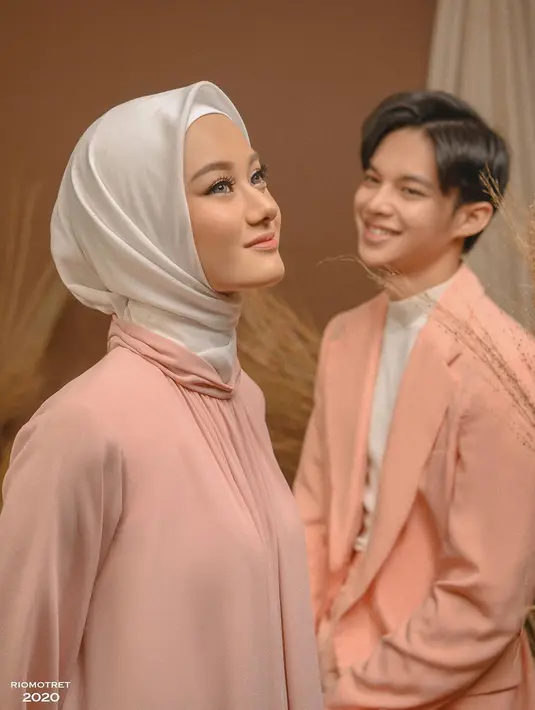 "Cuma setelah menikah kita harus tahu porsinya masing-masing. Dibatasinya dengan sesuai porsinya aja," paparnya. (Instagram/dindahauw)