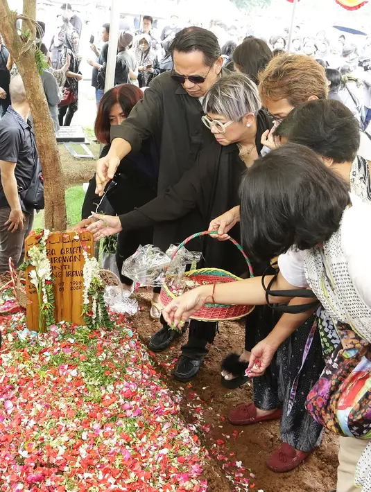 Pemakaman Ria Irawan (Bambang E Ros/Fimela.com)