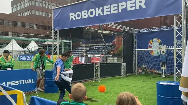 Permainan di area fan zone Euro 2024