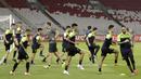 Pemain Ceres-Negros saat sesi latihan jelang laga Piala AFC di SUGBK, Jakarta, Senin (22/4). Ceres-Negros akan berhadapan dengan Persija Jakarta. (Bola.com/M Iqbal Ichsan)