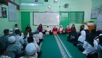 Perusahaan Umum Daerah (Perumda) Pembangunan Sarana Jaya melalui Dharma Wanita Sarana Jaya, menghelat kegiatan bhakti sosial di Panti Asuhan Rasulullah SAW dan Panti Asuhan Aisyiyah. (Dok. Istimewa)