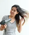 Ilustrasi menggunakan hair dryer/copyright freepik.com/pressfoto