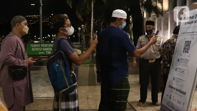 Sholat Tarawih Pertama di Masjid Istiqlal
