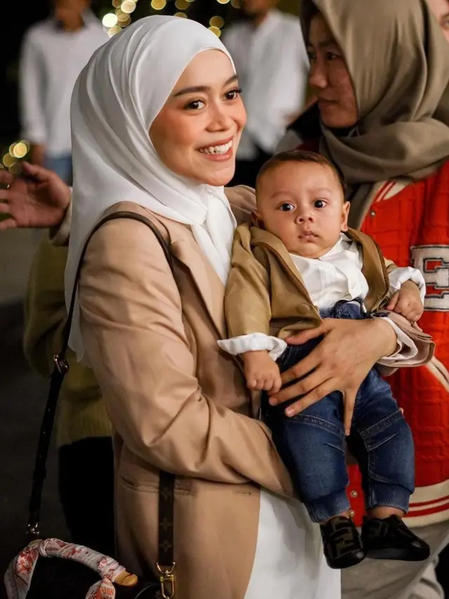 OOTD Kompak Lesti Kejora Bersama Suami dan Anak