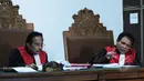 Suasana sidang lanjutan kasus Trio Macan 2000 di Pengadilan Negeri Jakarta Selatan, Senin (11/5/2015).  Tampak hakim sedang meminta keterangan pada para saksi. (Liputan6.com/Helmi Afandi)
