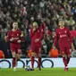 Pemain Liverpool tertunduk lesu setelah dilibas Real Madrid 2-5 pada leg pertama babak 16 besar Liga Champions 2022/2023 di Anfield, Rabu (22/2/2023) dini hari WIB. (AP/Jon Super)