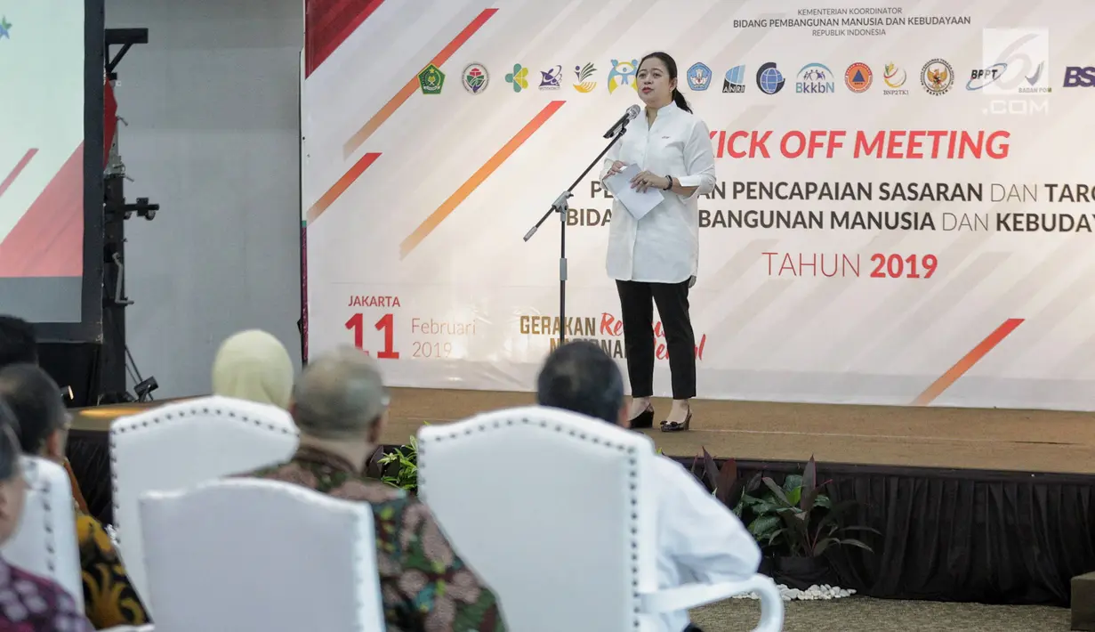 Menko PMK Puan Maharani memimpin Kick Off Meeting Percepatan Pencapaian Sasaran dan Target Bidang Pembangunan Manusia dan Kebudayaan 2019, Jakarta, Senin (11/2). Rapat khususnya membahas pembangunan dan kesejahteran masyarakat. (Liputan6.com/FaizalFanani)