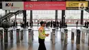 Bangunan baru Stasiun Tanah Abang juga dilengkapi dengan 11 eskalator, 6 lift, guiding block, serta jalur dan toilet khusus untuk penyandang disabilitas. (Liputan6.com/Angga Yuniar)