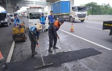 Jasamarga Intensifkan Perbaikan Jalan Tol Jakarta-Cikampek di Tengah Musim Hujan